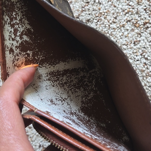 Authentic LV Wallet condition is fair-Has Serial Number - Picture 6 of 8